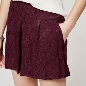 🛍LOFT 🌺 Floral Burgundy skort